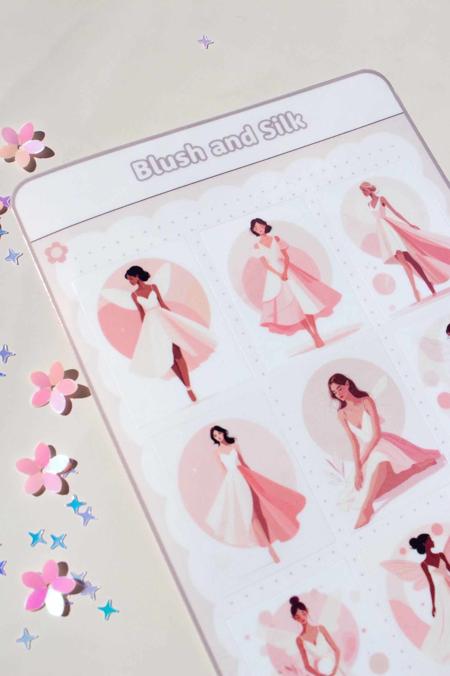 Blush and Silk Sticker Bogen – Frontansicht mit 9 quadratischen Stickern, minimalistische Frauen-Illustrationen in weißen Kleidern mit rosafarbenen Kreisen als Hintergrund, verschiedene Posen und Hauttypen
