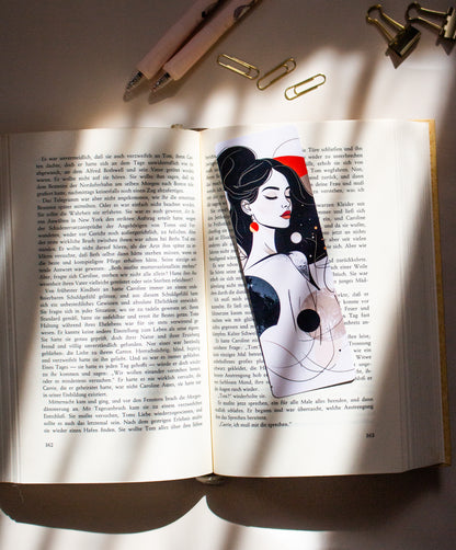 Dark Aesthetic Frauen Illustration Lesezeichen laminiert, Produktansicht auf weißem Hintergrund, dunkel & elegant
