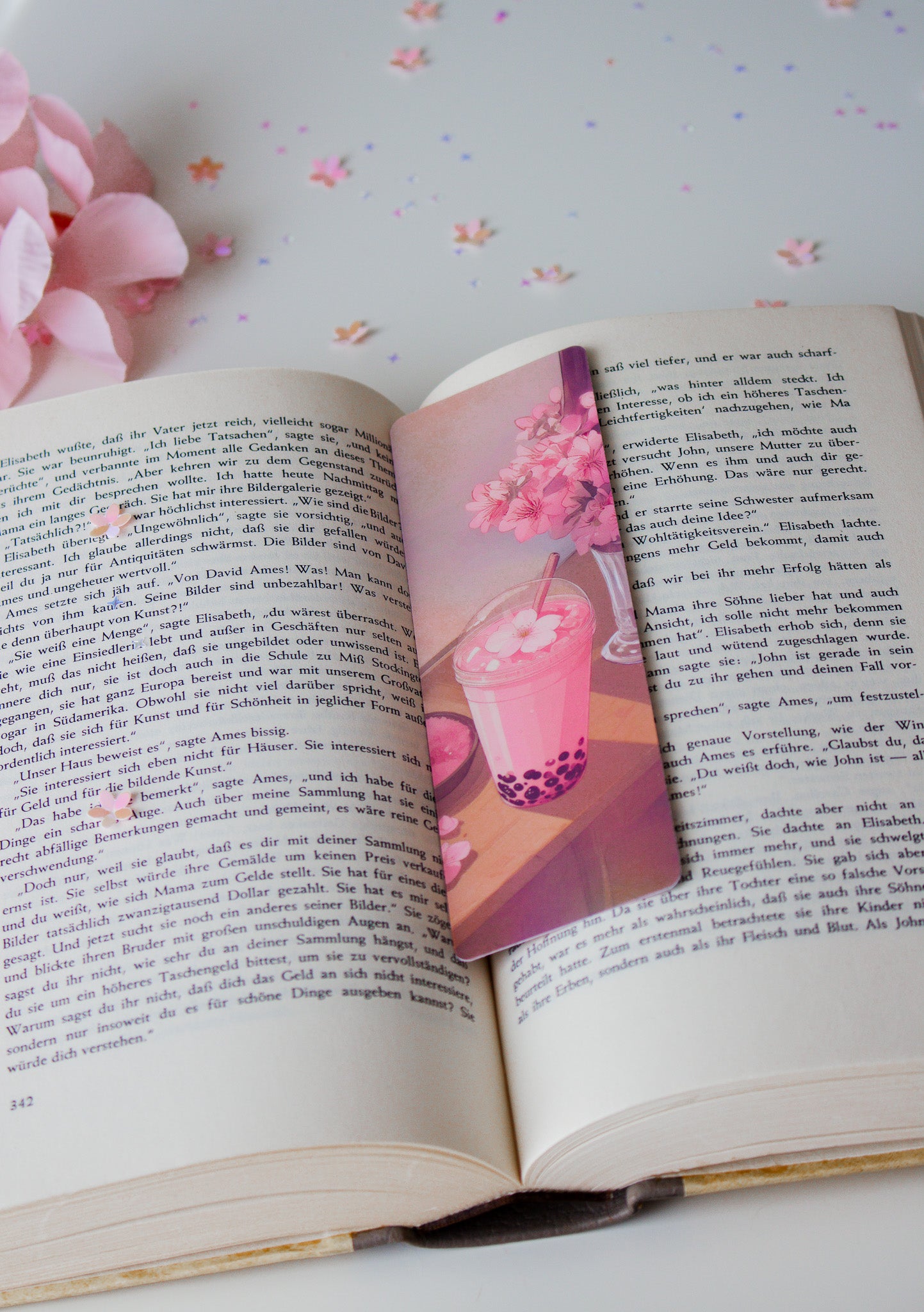 Holografisches Lesezeichen Rückseite – Kirschblüten-Zweig mit Wolkenhimmel in Rosa und Blau, Motiv Bubble Tea