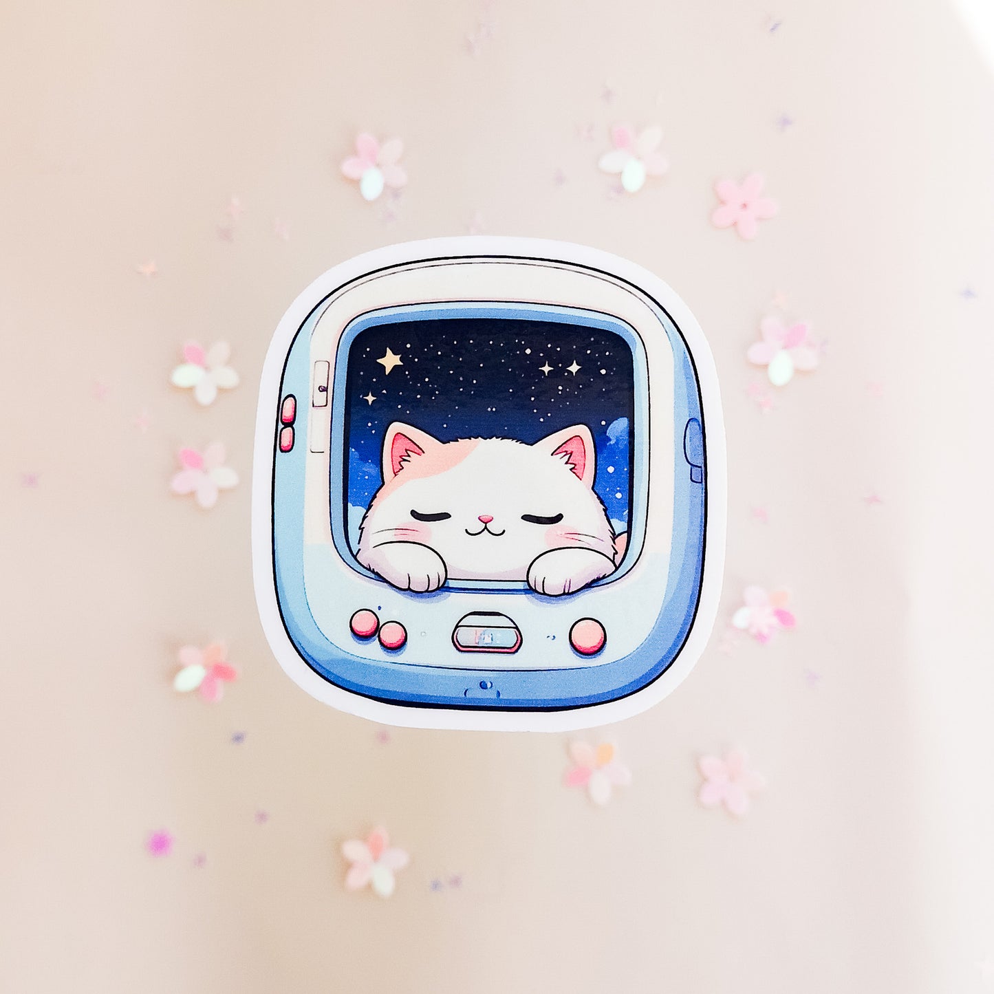 Kawaii Space Cat Sticker, schlafendes weißes Kätzchen im hellblauen Retro-Pet-Gerät mit Sternenhimmel und pinken Knöpfen, vor Blütenkonfetti