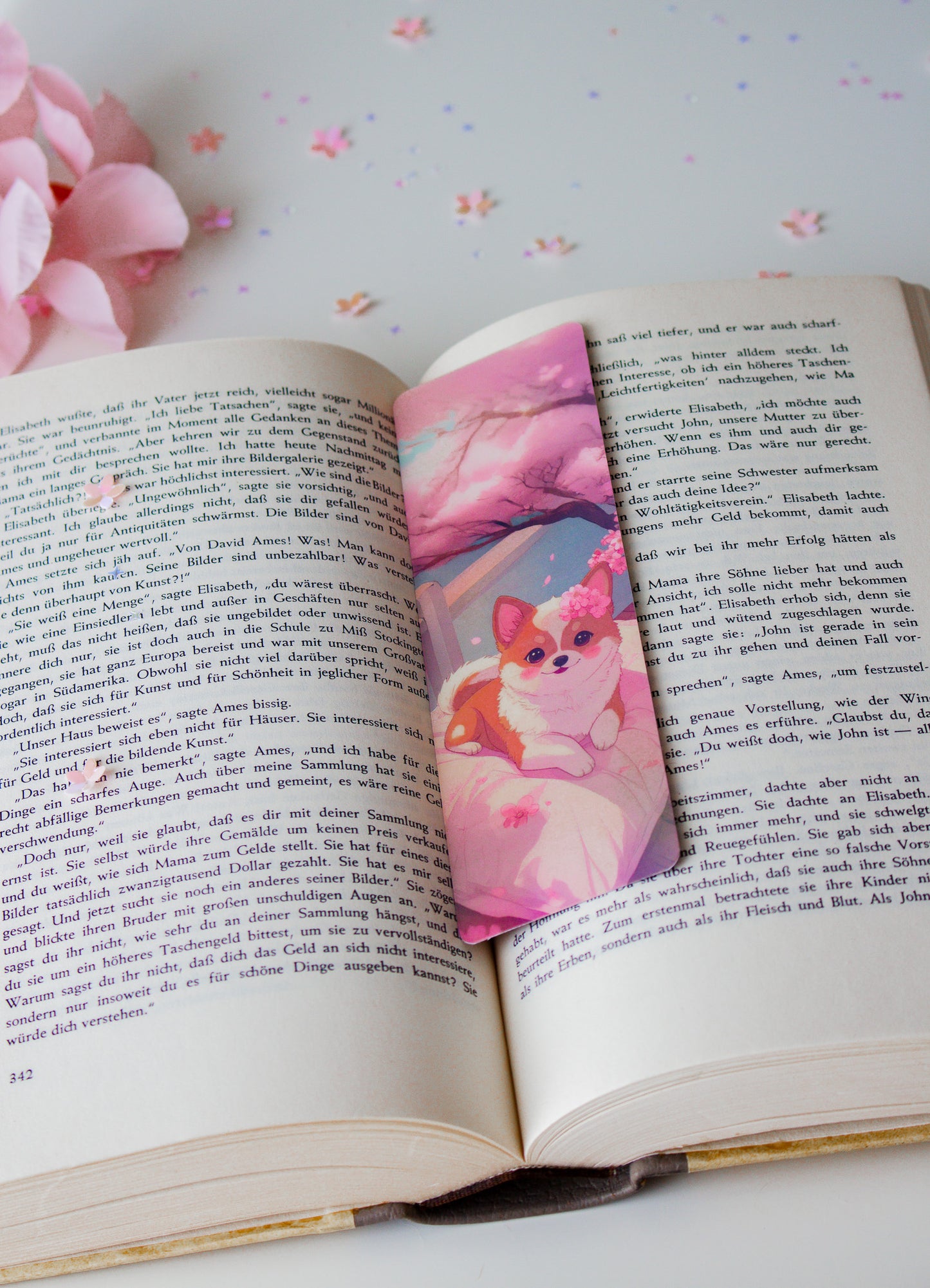 Kawaii Lesezeichen mit Corgi-Welpe, rosa Blumenkranz und pastellfarbenem Traumhintergrund