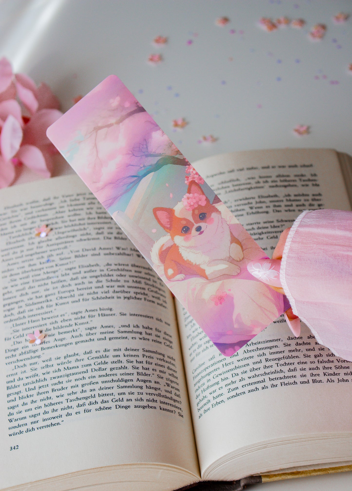 Doppelseitiges Lesezeichen mit süßem Corgi in Pastell-Rosa, Kirschblüten und Regenbogen, kawaii Stil