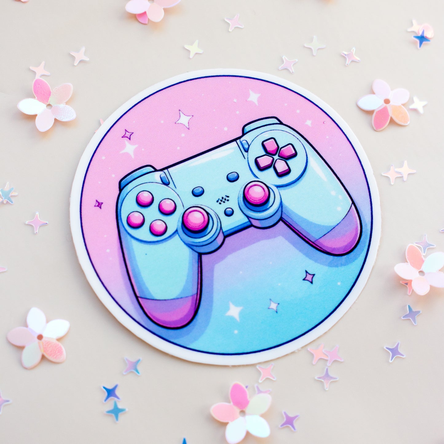 Kawaii Gaming Vinyl Sticker – Holographic Splitter, Lifestyle Ansicht auf Laptop