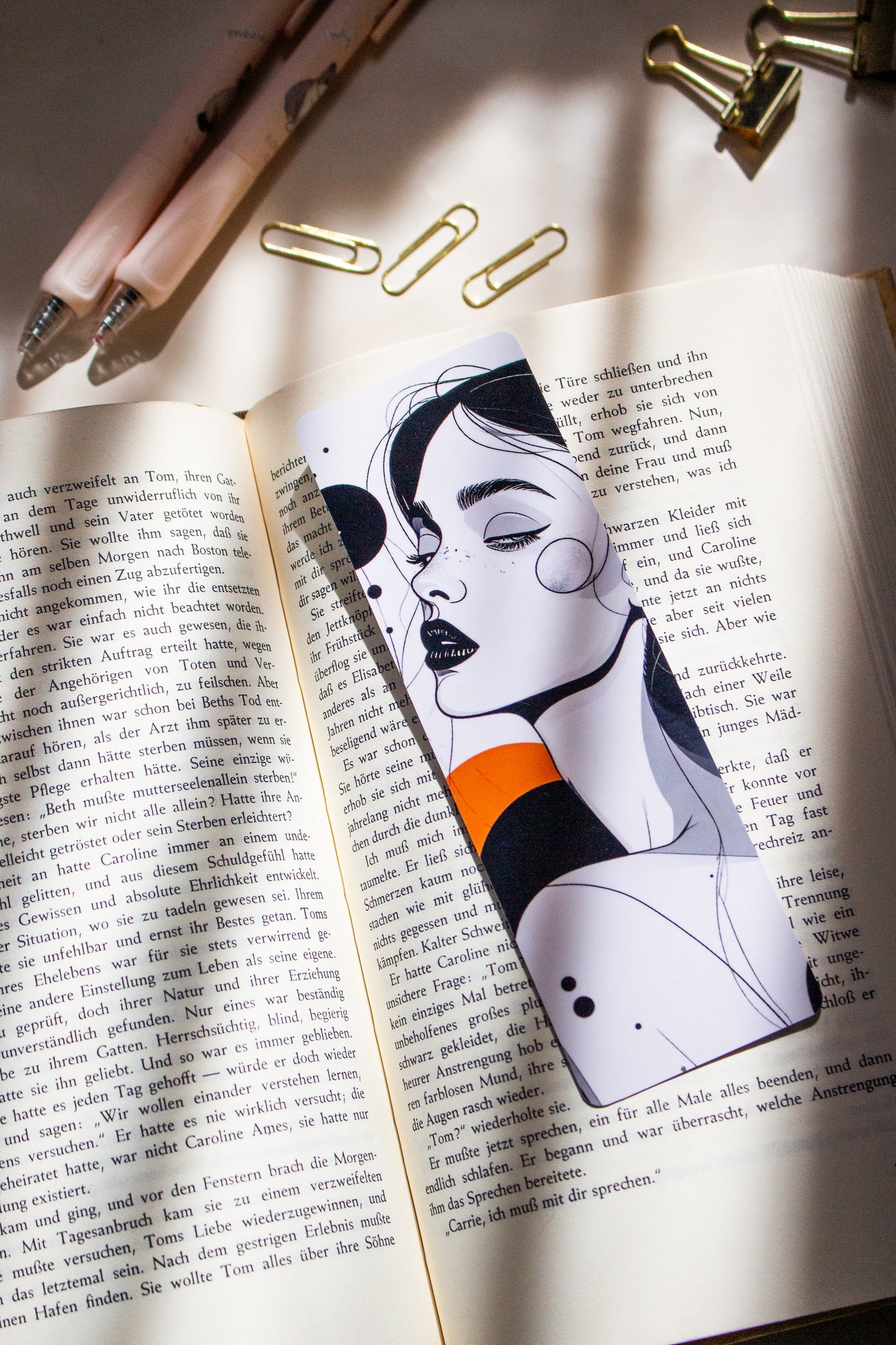 Laminiertes Lesezeichen Modern Art Frauen Illustration, Glossy, Produktansicht