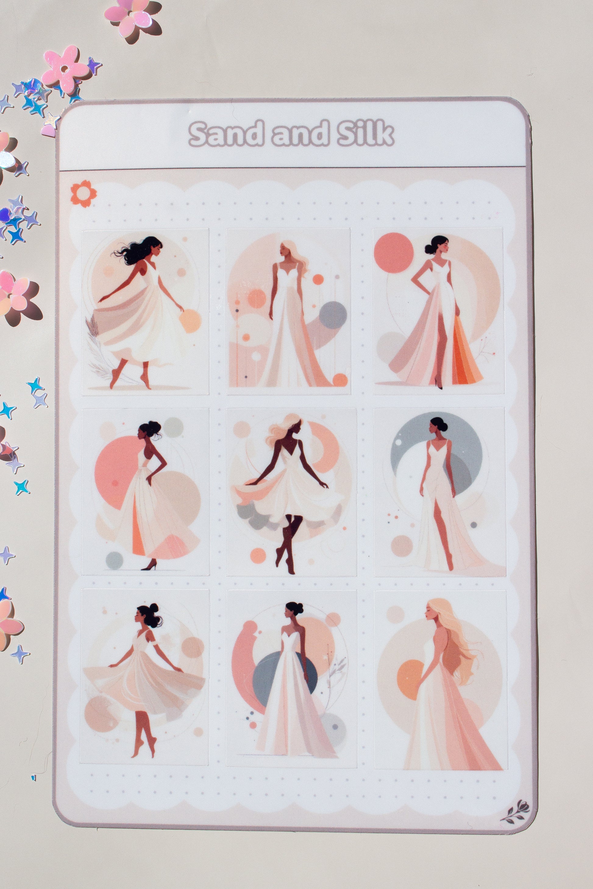 Sand and Silk Sticker Bogen – Schrägansicht mit 9 minimalistischen Frauen-Illustrationen in Sand- und Peachtönen, elegante Posen mit fließenden Kleidern, umgeben von Glitzer-Konfetti